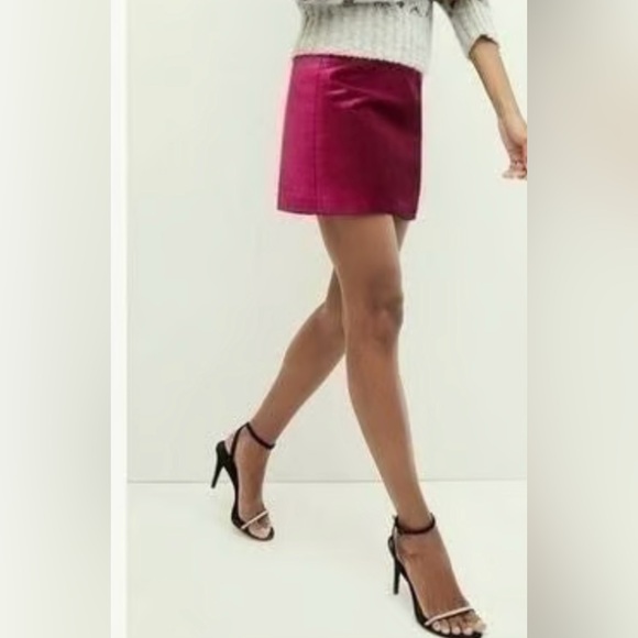 Elegant Velvet Fuchsia mini skirt with tags. Brand new! Never worn - Picture 1 of 11